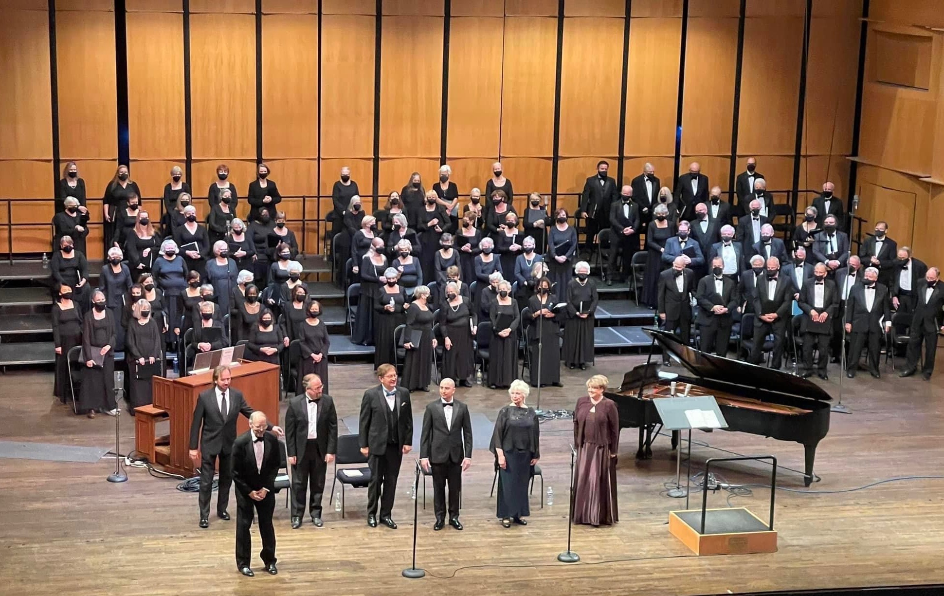 Allan Palacios Chan with orchestra and choir